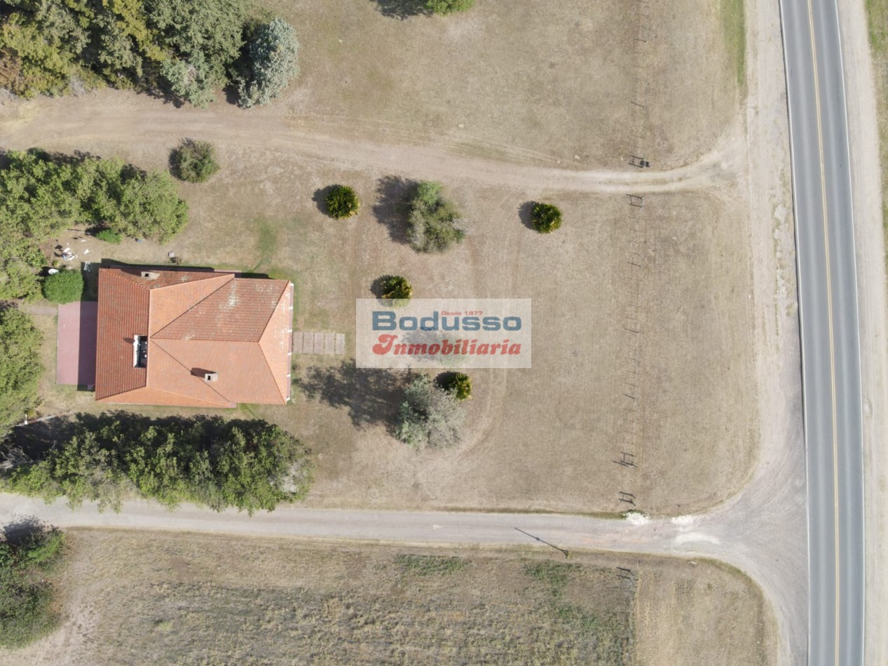 EN VENTA Casa CHALET + NAVE INDUSTRIAL (Galpon) + Oficinas + Predio.