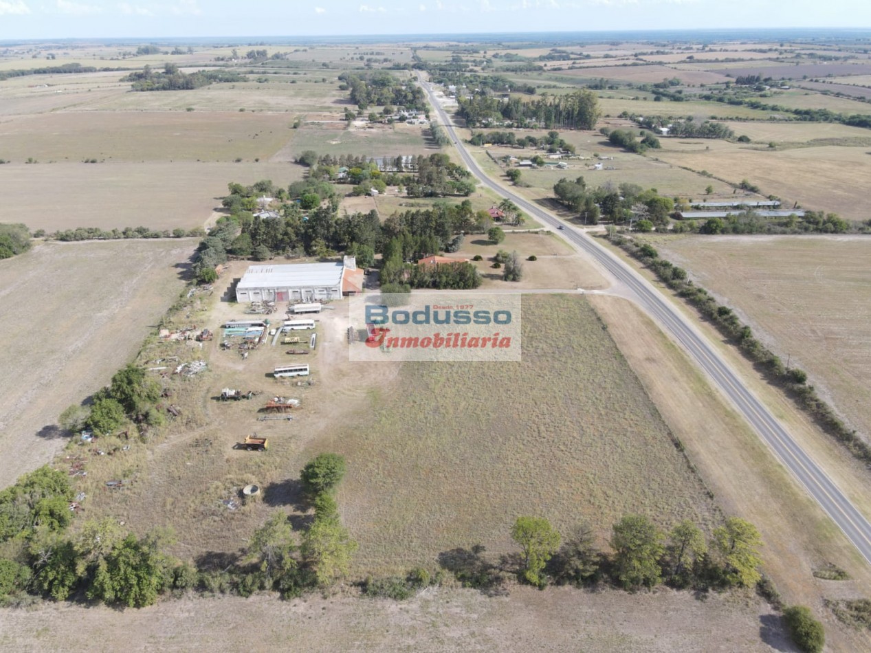 EN VENTA Casa CHALET + NAVE INDUSTRIAL (Galpon) + Oficinas + Predio.