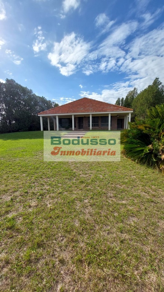 EN VENTA Casa CHALET + NAVE INDUSTRIAL (Galpon) + Oficinas + Predio.