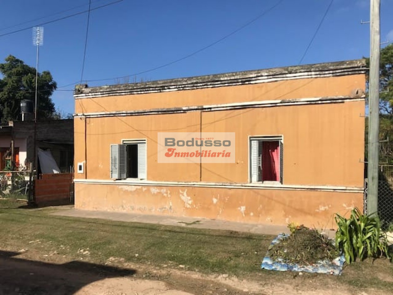 En Venta casa antigua para reciclar calle Gualeguay Strobel