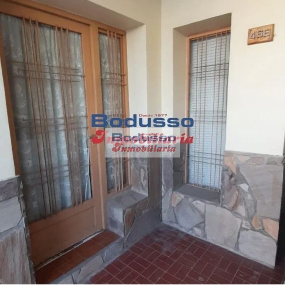 CASA EN VENTA, CALLE PEDRO SERRANO ( PLANTA BAJA )