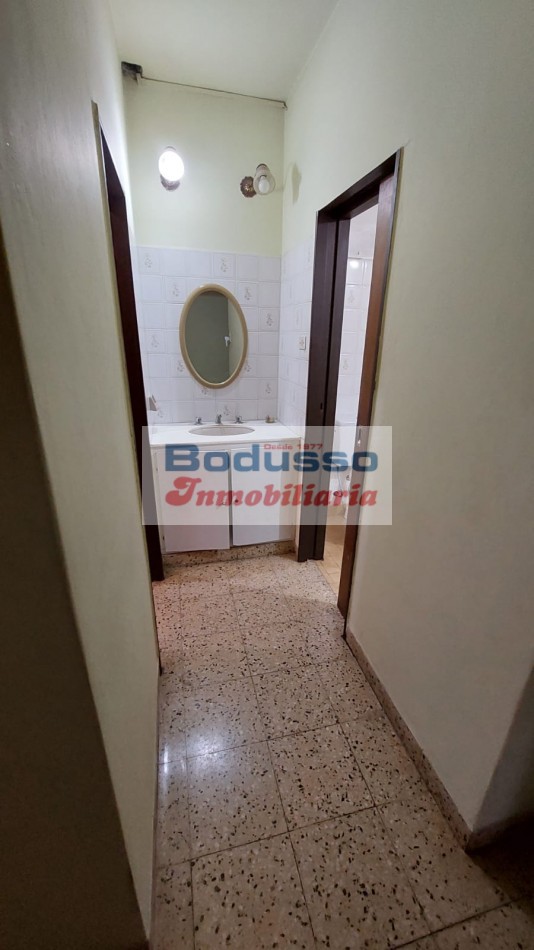 EN VENTA Casa CHALET + NAVE INDUSTRIAL (Galpon) + Oficinas + Predio.