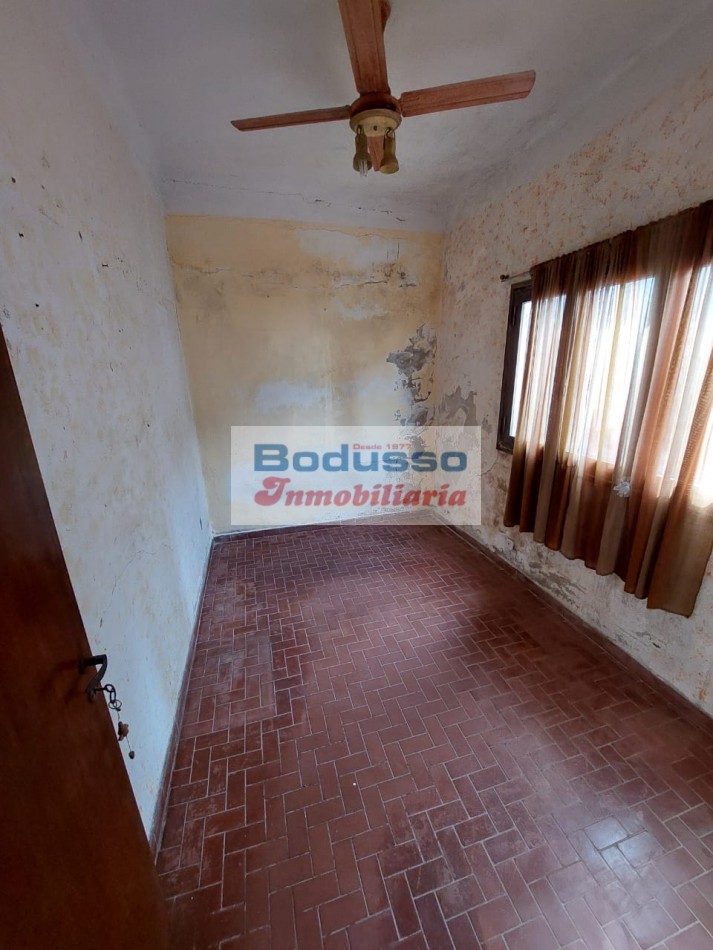 Casa en venta, calle Alberdi