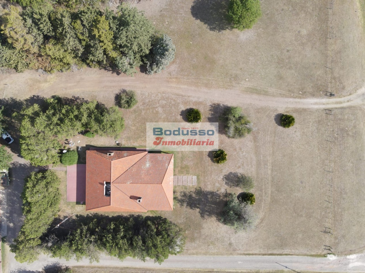 EN VENTA Casa CHALET + NAVE INDUSTRIAL (Galpon) + Oficinas + Predio.