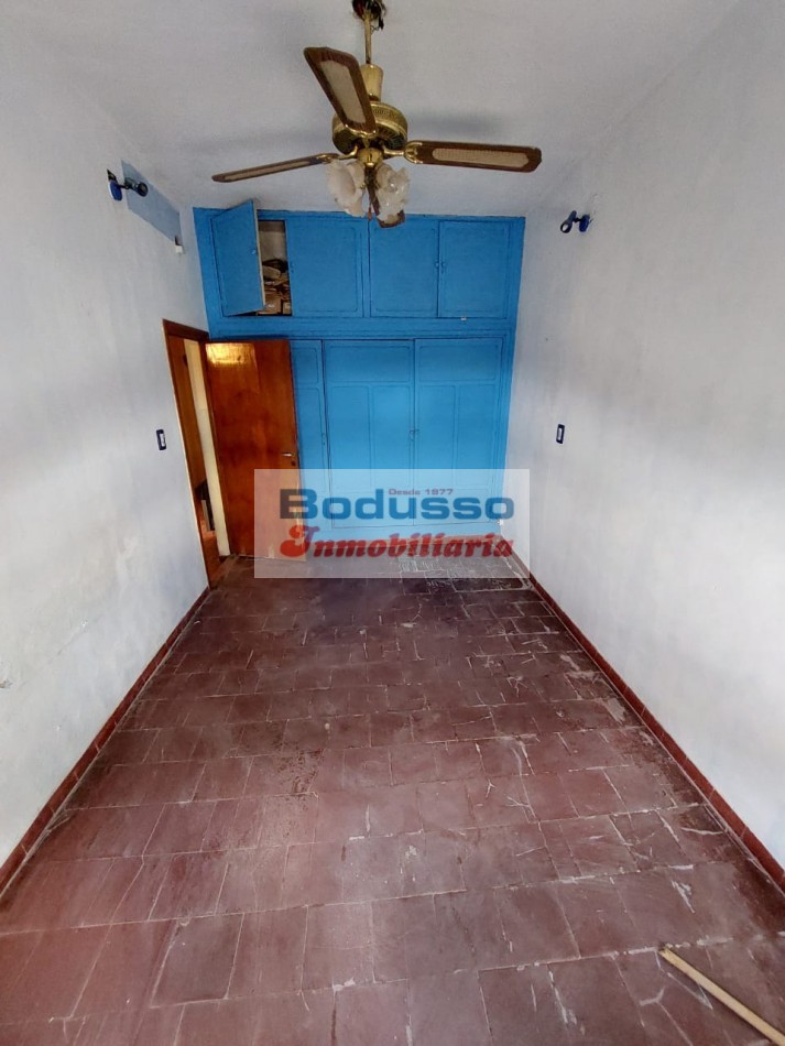 Casa en venta, calle Alberdi