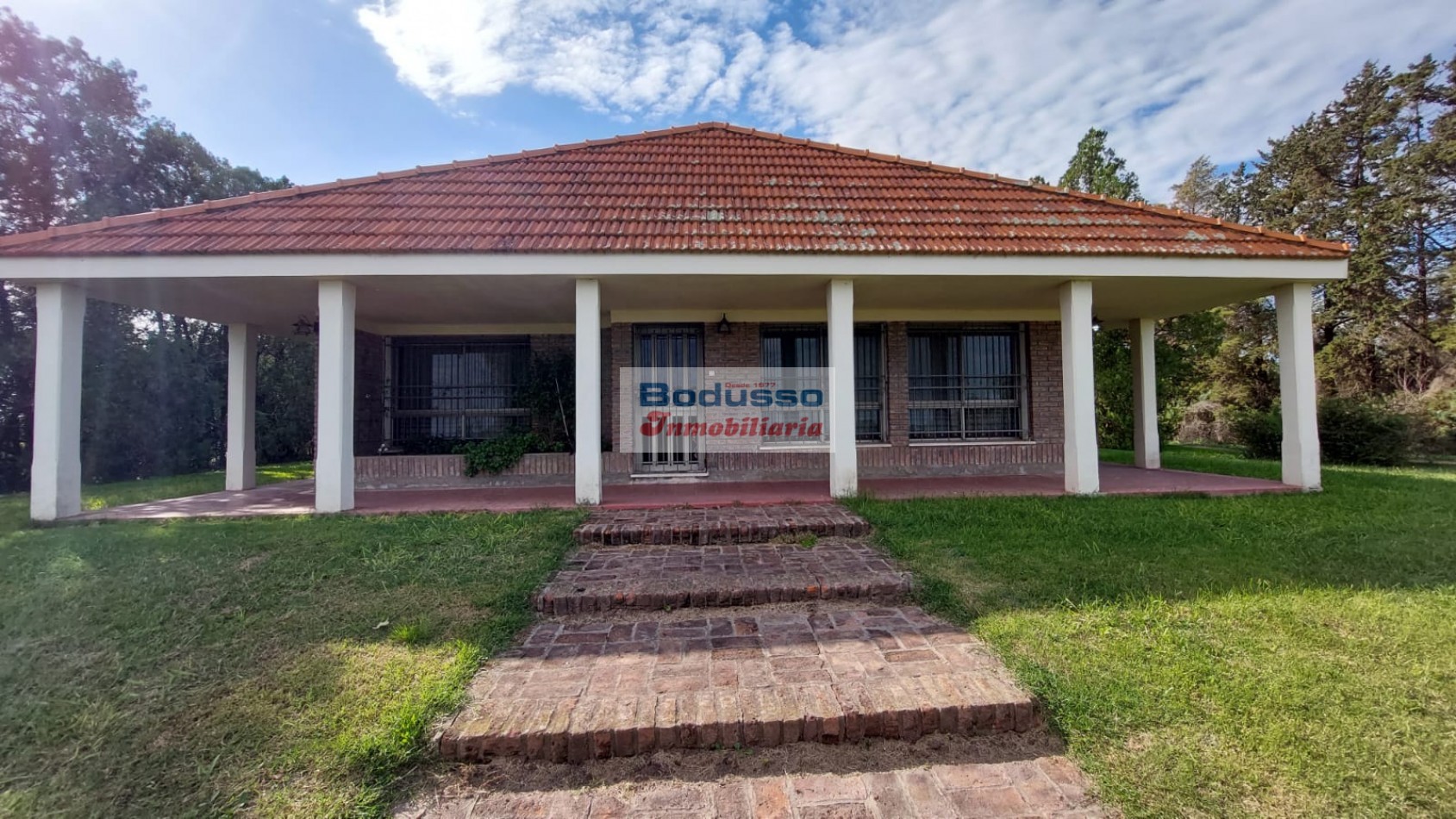 EN VENTA Casa CHALET + NAVE INDUSTRIAL (Galpon) + Oficinas + Predio.