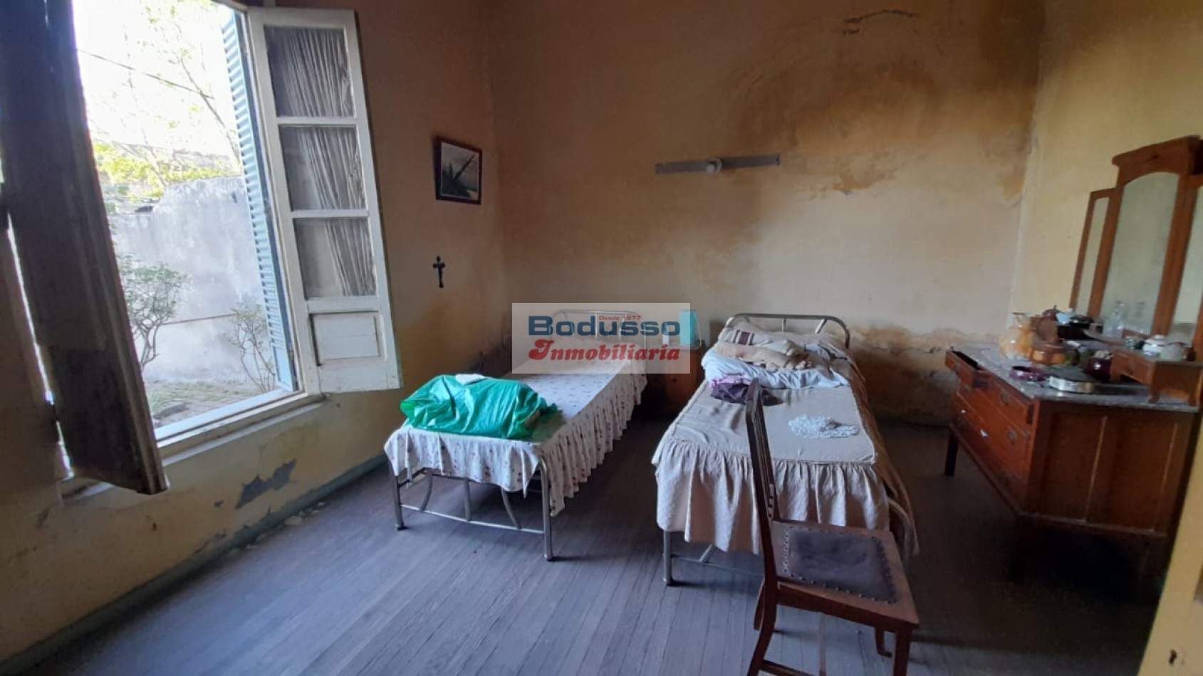 CASA EN VENTA, CALLE ETCHEVEHERE CASI ESQUINA BROWN