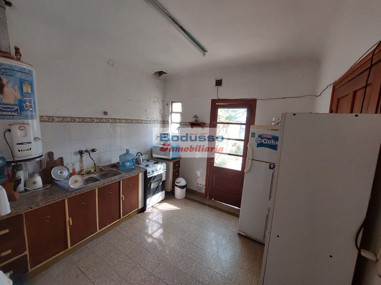 Casa en venta, calle Eva Peron