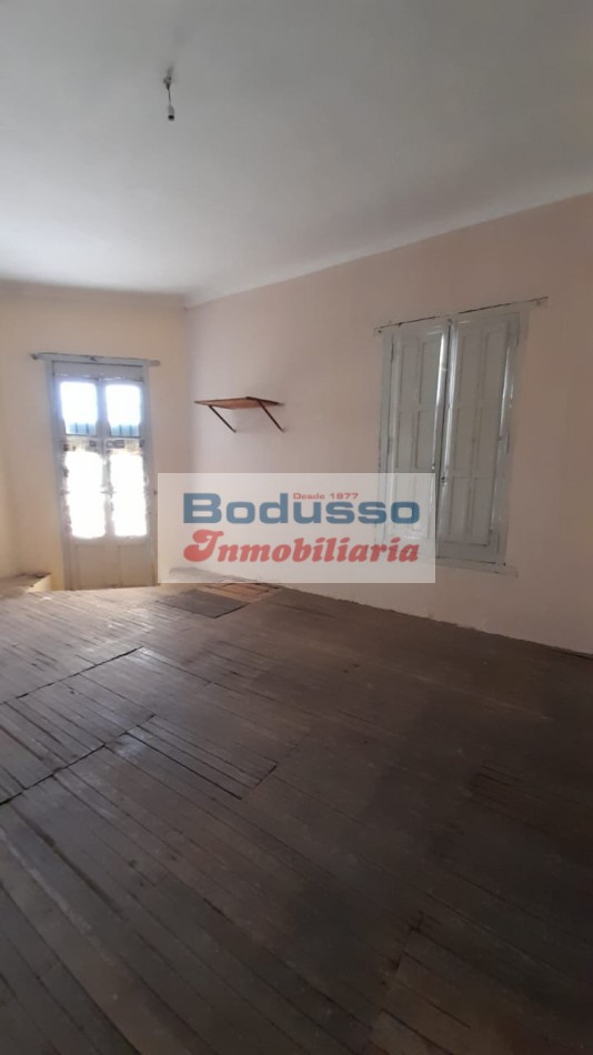 VENTA/ALQUILER DE ANTIGUO SALON COMERCIAL. UBICADO EN ESQUINA IRIGOYEN Y ALEM, DIAMANTE .