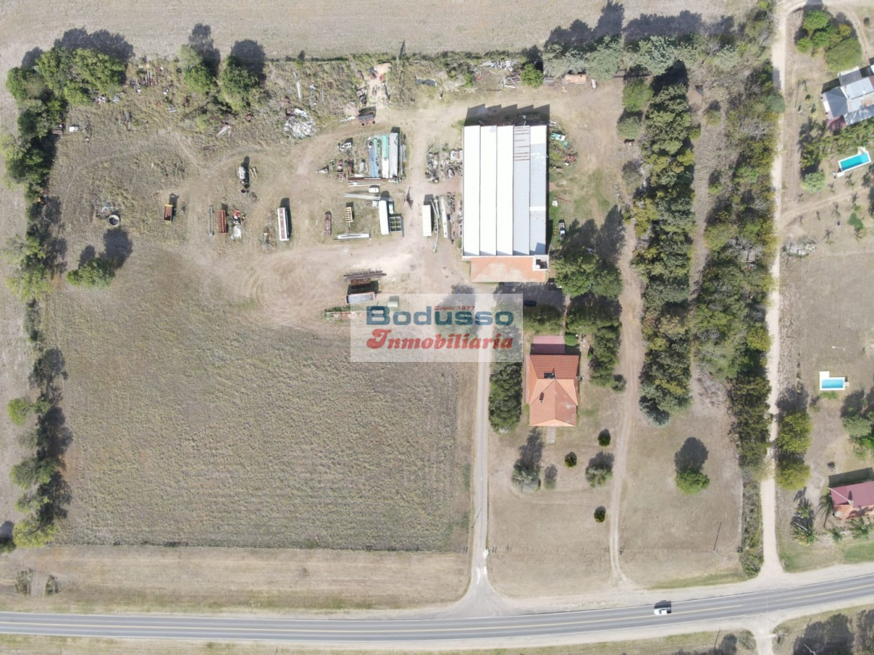 EN VENTA Casa CHALET + NAVE INDUSTRIAL (Galpon) + Oficinas + Predio.