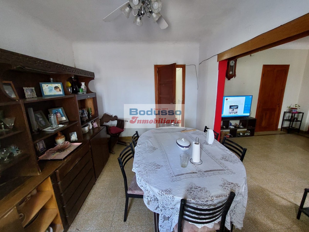 Casa en venta, calle Eva Peron