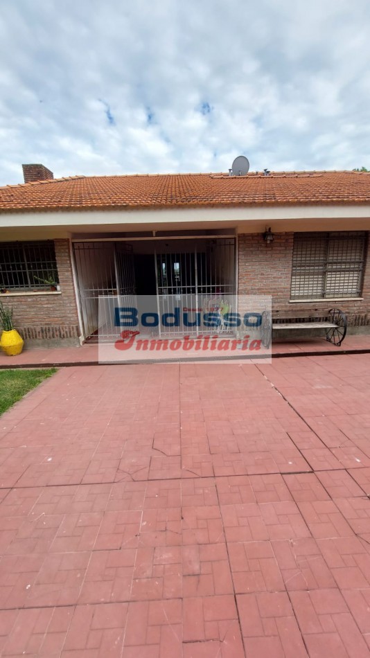 EN VENTA Casa CHALET + NAVE INDUSTRIAL (Galpon) + Oficinas + Predio.