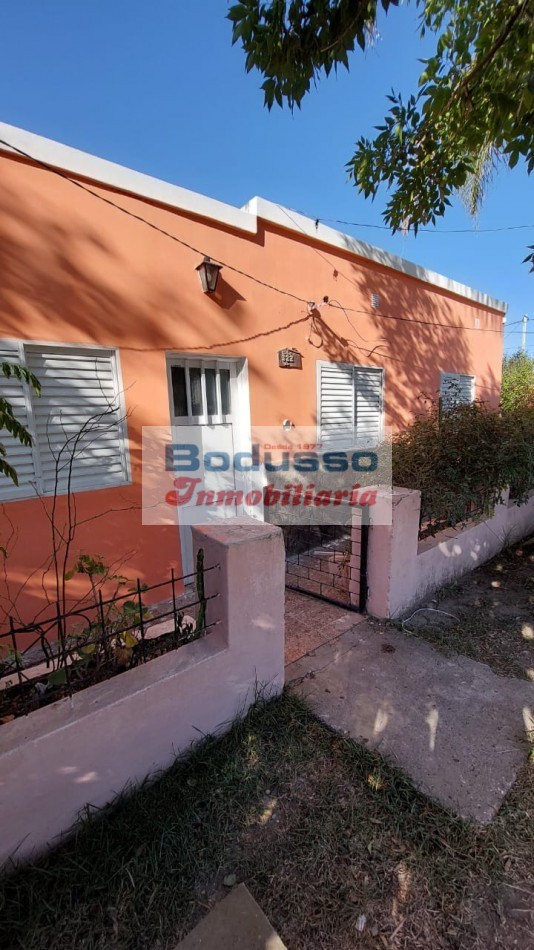 CASA EN VENTA. Calle CHAJARI, STROBEL