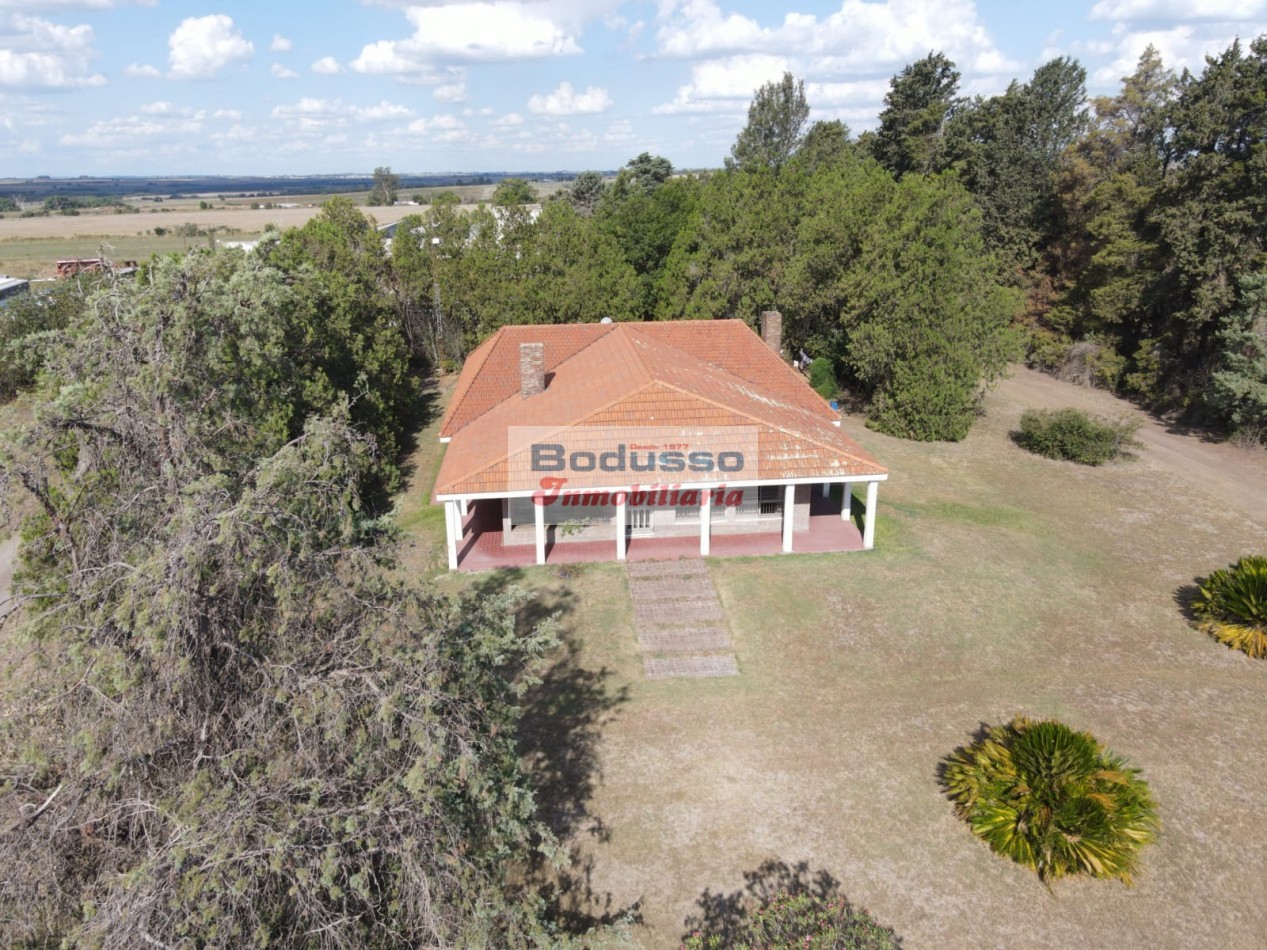 EN VENTA Casa CHALET + NAVE INDUSTRIAL (Galpon) + Oficinas + Predio.