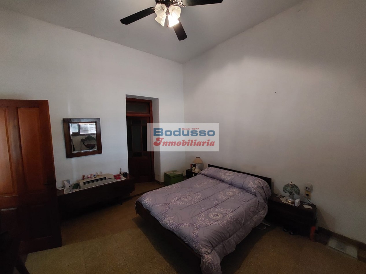 Casa en venta, calle Eva Peron