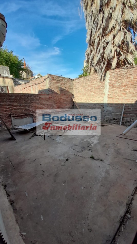 VENTA/ALQUILER DE ANTIGUO SALON COMERCIAL. UBICADO EN ESQUINA IRIGOYEN Y ALEM, DIAMANTE .