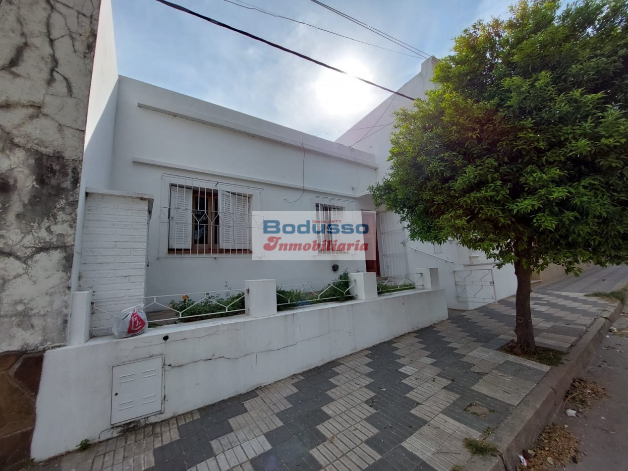 Casa en venta, calle Eva Peron
