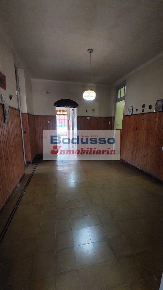 CASA EN VENTA, Calle SERRANO y ANDRADE