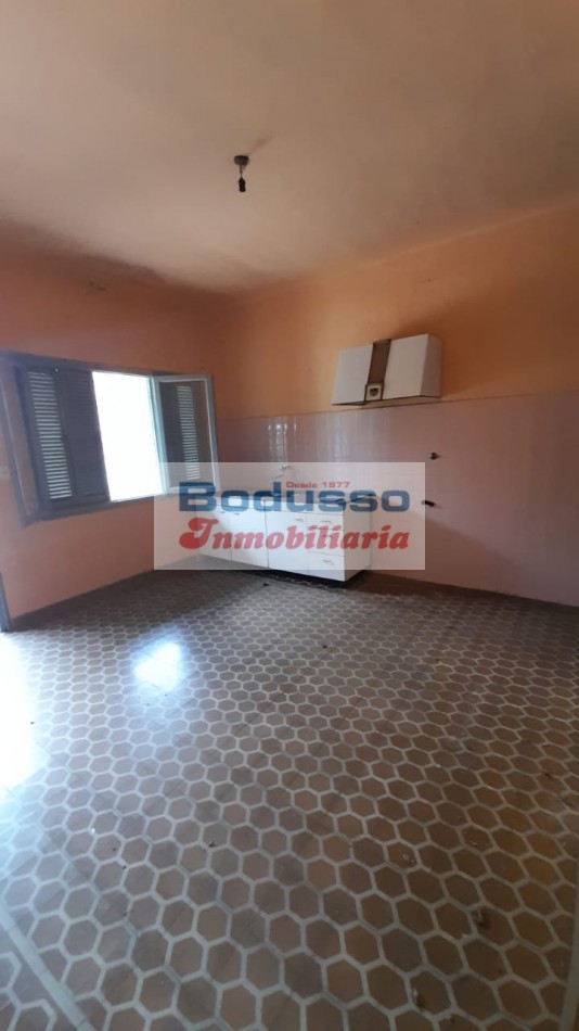 CASA EN VENTA, CALLE ALMIRANTE BROWN