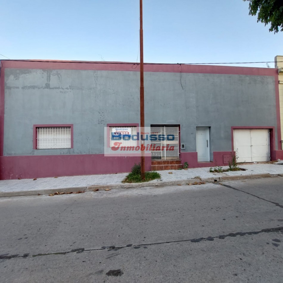 Casa en venta, calle Alberdi