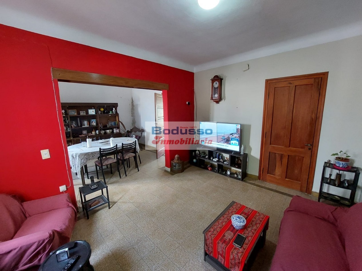 Casa en venta, calle Eva Peron