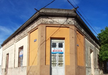 VENTA/ALQUILER DE ANTIGUO SALON COMERCIAL. UBICADO EN ESQUINA IRIGOYEN Y ALEM, DIAMANTE .
