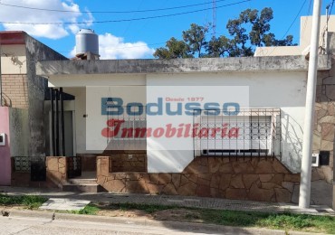CASA EN VENTA, UBICADA EN CALLE MORENO (casi esquina Tratado del Pilar )