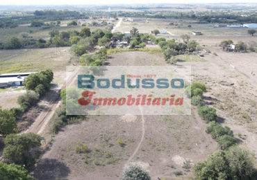 Campo en venta, calle Mihura a metros de Etchevere