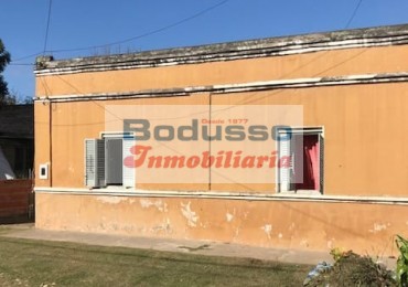 En Venta casa antigua para reciclar calle Gualeguay Strobel