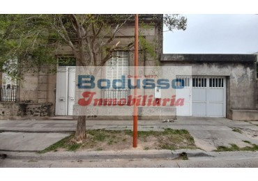 CASA EN VENTA, CALLE ALMIRANTE BROWN 