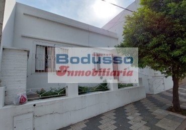 Casa en venta, calle Eva Peron