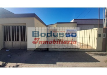 CASA EN VENTA, Calle SERRANO